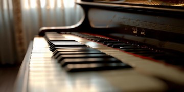 用钢琴弹得很快的歌究竟叫什么？